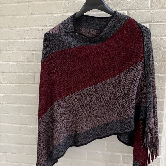 Women's Knitted Shawl Poncho - Picture 4 of 9